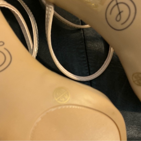 Chinese Laundry Beige Strappy Heels - Square Toe Platform Sandals (size 8.5) - Picture 11 of 13